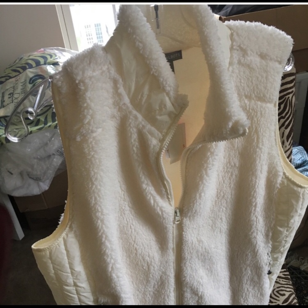 Pretty new off white cotton vest